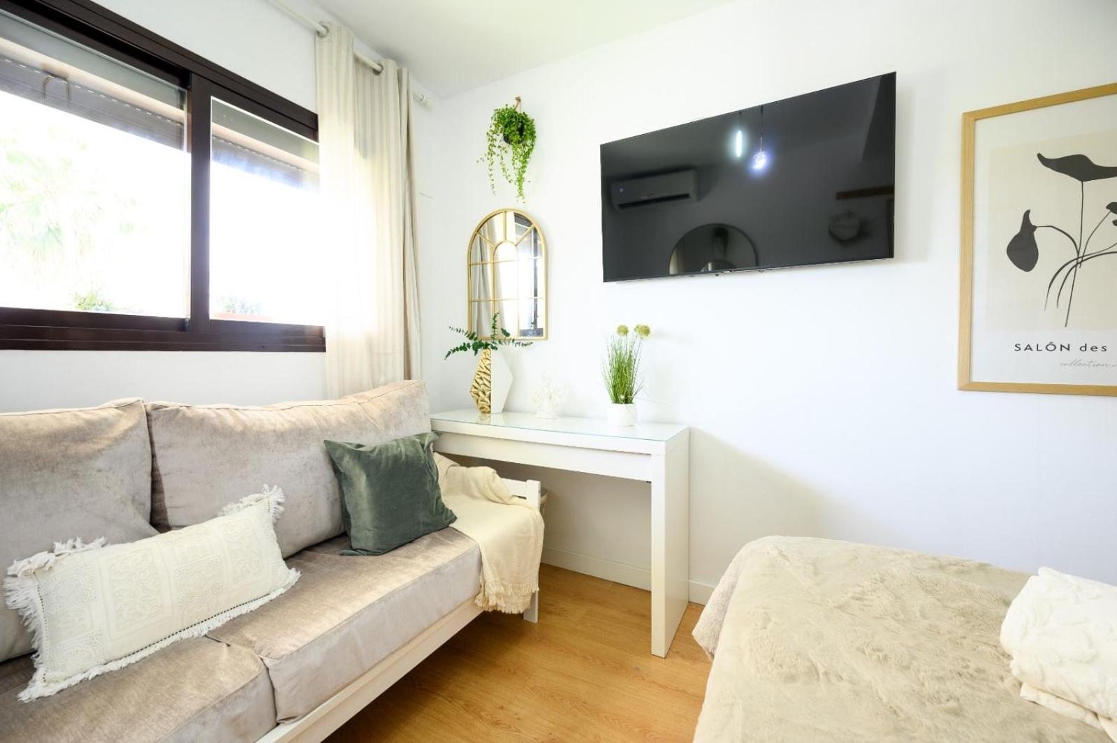 Estudio Con Parking Teatinos Malaga Living Εξωτερικό φωτογραφία
